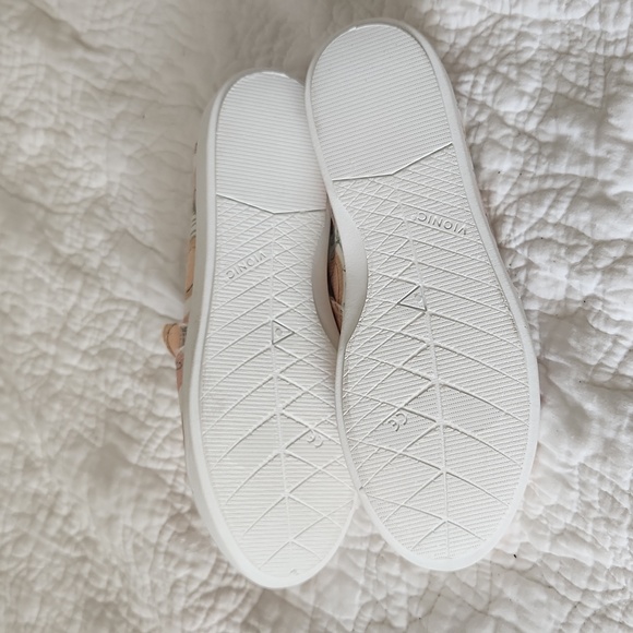 Vionic beach multi color peach,tan, cream, NWT SIZE 6.5 - Picture 4 of 6